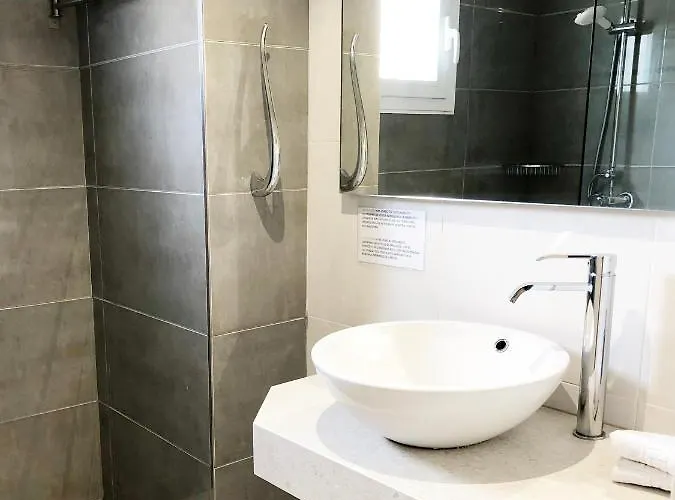 Alexia Coral 2nd Floor Stairs 1br Pool View 9 Min To Sea 5min To Town At1833 아파트 *