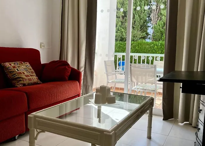 Alexia Coral 2nd Floor Stairs 1br Pool View 9 Min To Sea 5min To Town At1833 * 포엔샤 항구