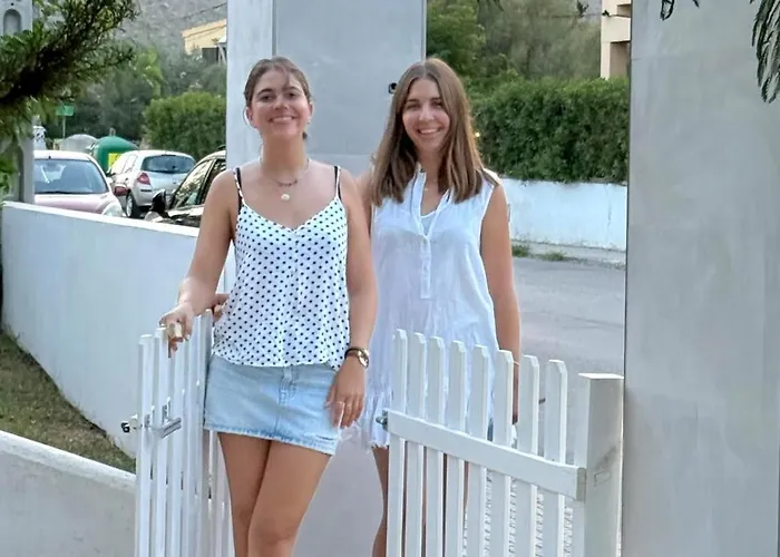 Alexia Coral 2nd Floor Stairs 1br Pool View 9 Min To Sea 5min To Town At1833 *